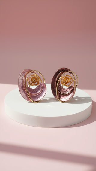 Abstract Gold Curved Rose Magnetic Brooch