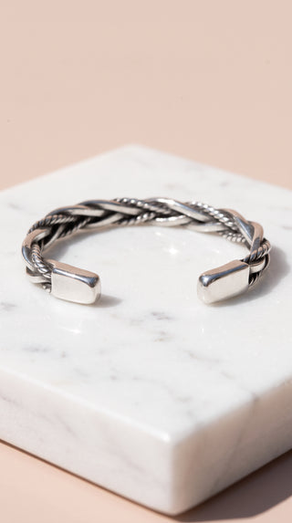 Twisted Double-Design Unisex Cuff Bracelet – Gold & Silver