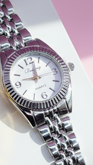 Metallic Round Face Quartz Movement Watch