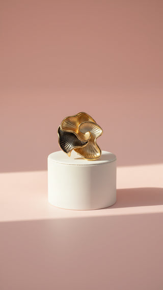 Abstract Tri Colour Magnetic Wavey Edged Brooch